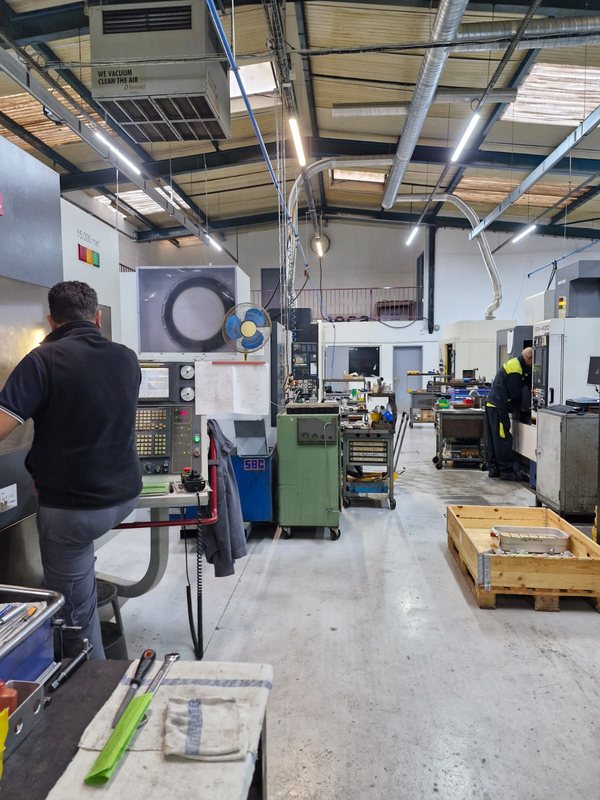 L’allée centrale de l’atelier